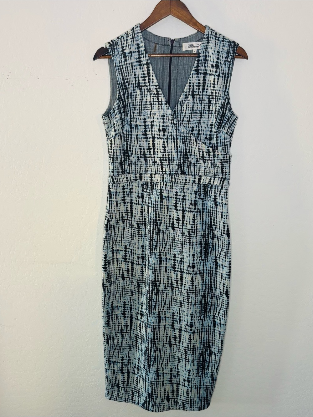 Diane von Furstenberg DVF Size 8 Blue Black Abstract Print Sheath Dress